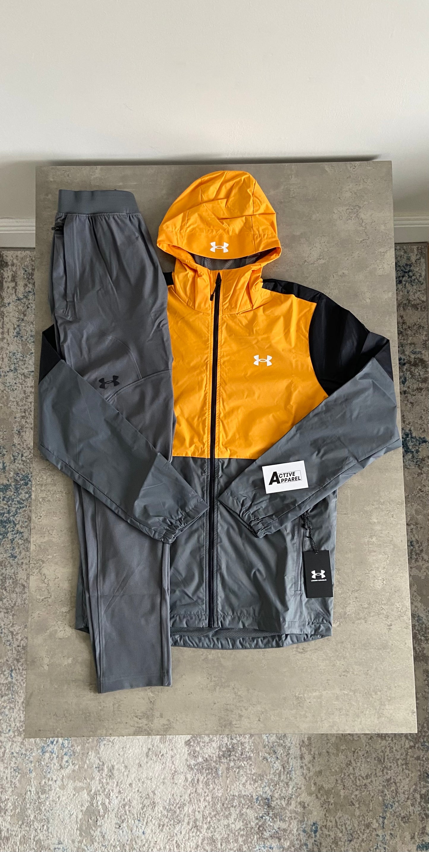 UNDER ARMOUR WINDBREAKER - ORANGE/GREY